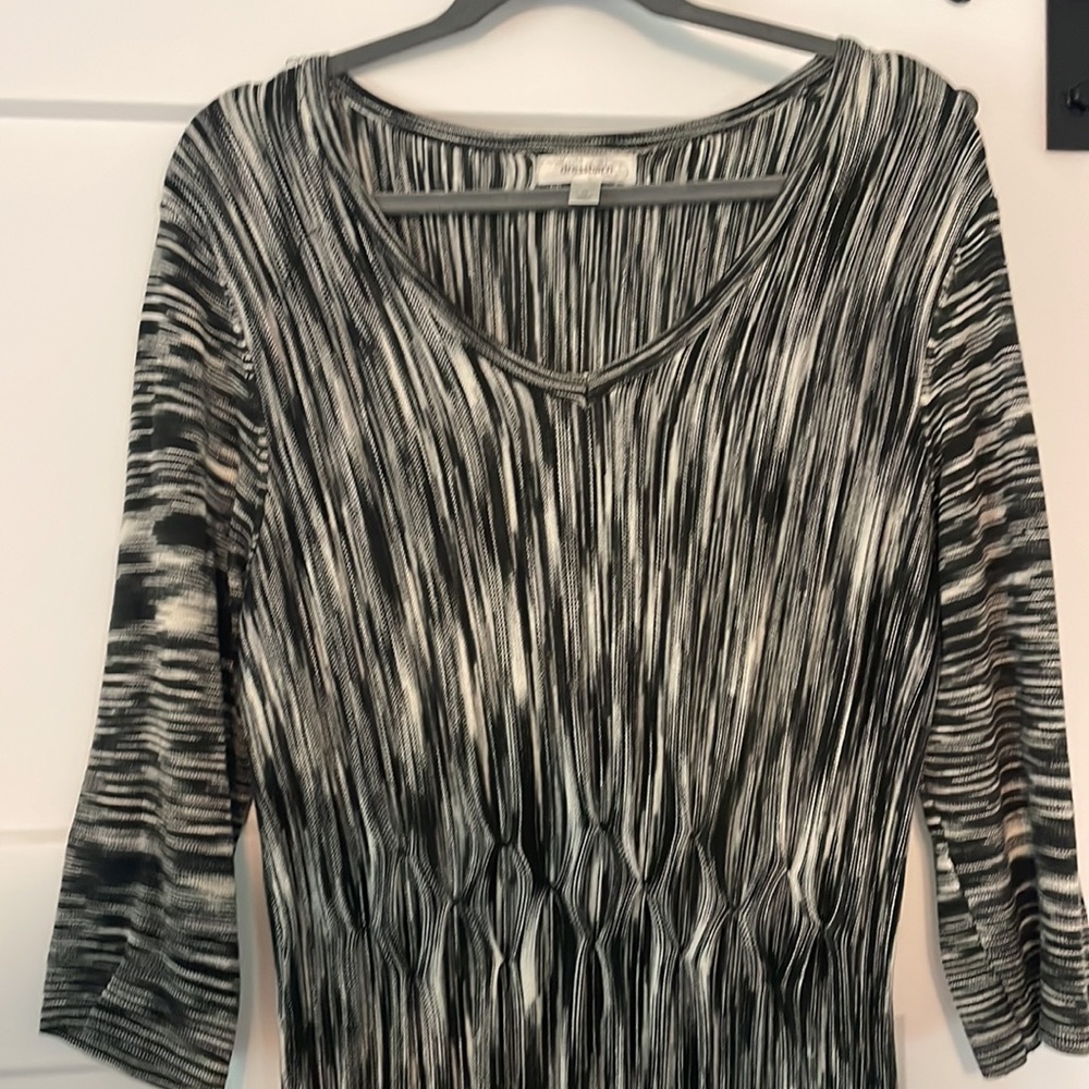 DressBarn 1x. (Xxl). Very cute would be great with leggings.